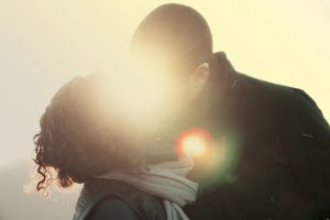 couple kissing in sunlight